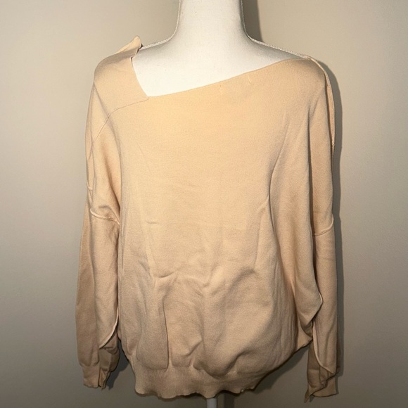UMGEE USA Womens US Small Cream Ivory Sweater with Asymmetrical Collar Pre-Owned - Picture 2 of 3